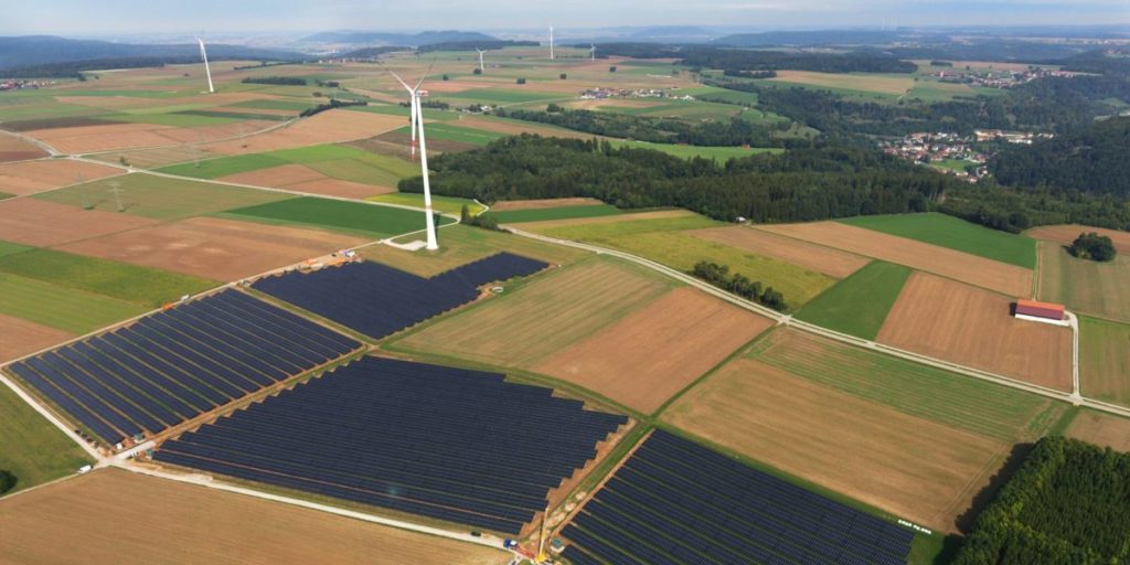 Steag errichtet 15-Megawatt-Photovoltaik-Anlage in bestehendem Windpark